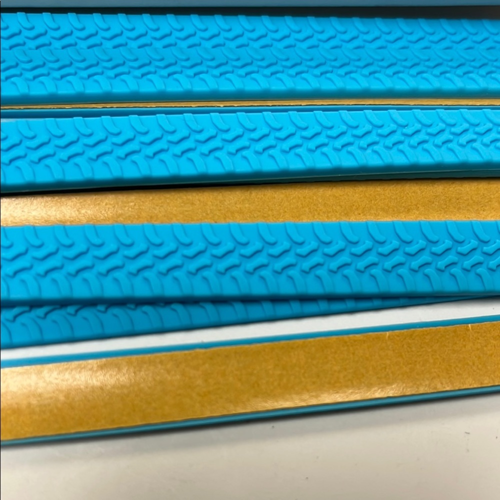 Blue Grip strips for Luggage wheels - Picture 2 of 4